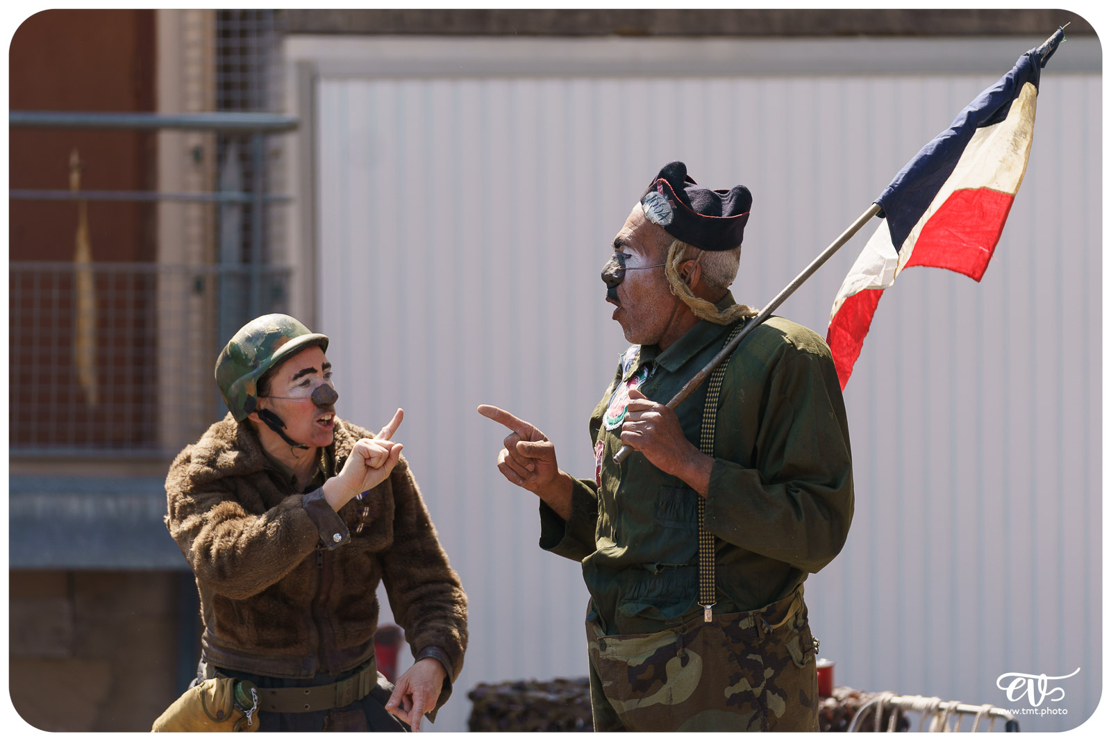 EN ATTENDANT LE 3ÈME TYPE (THÉÂTRE DE CANIVEAU)